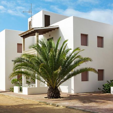 Apartamentos Escandell - Formentera Vacaciones Playa Migjorn Kültér fotó